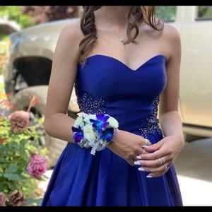 Blonde Nites royal blue prom/formal dress.